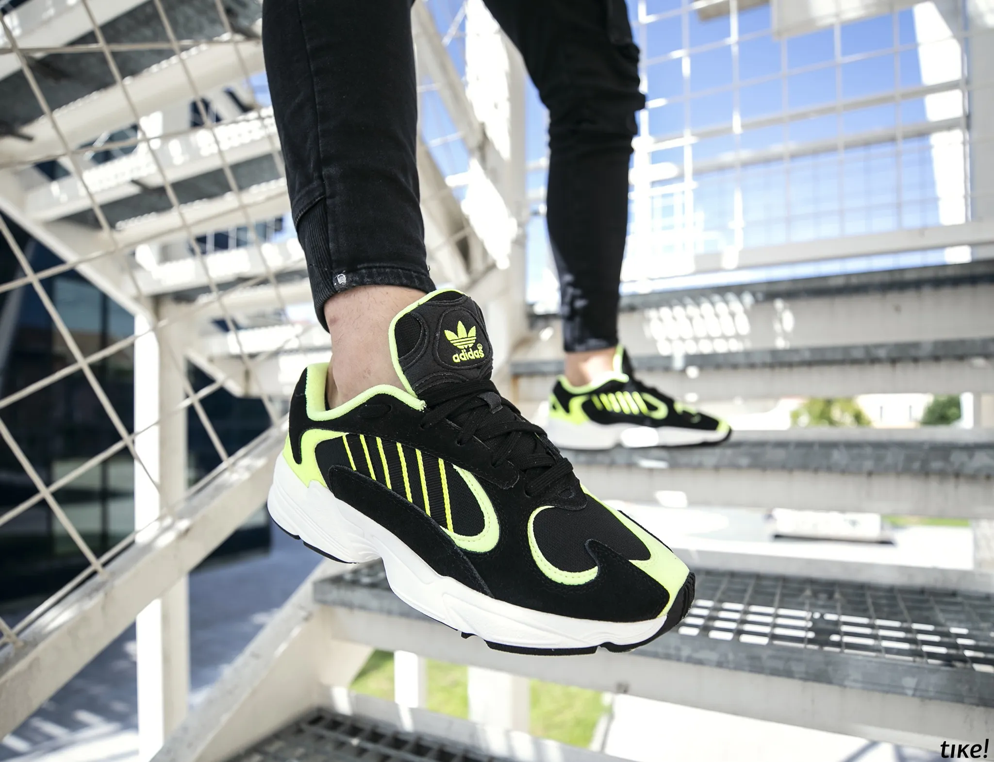 BODI BREZČASEN Z ADIDAS YUNG-1