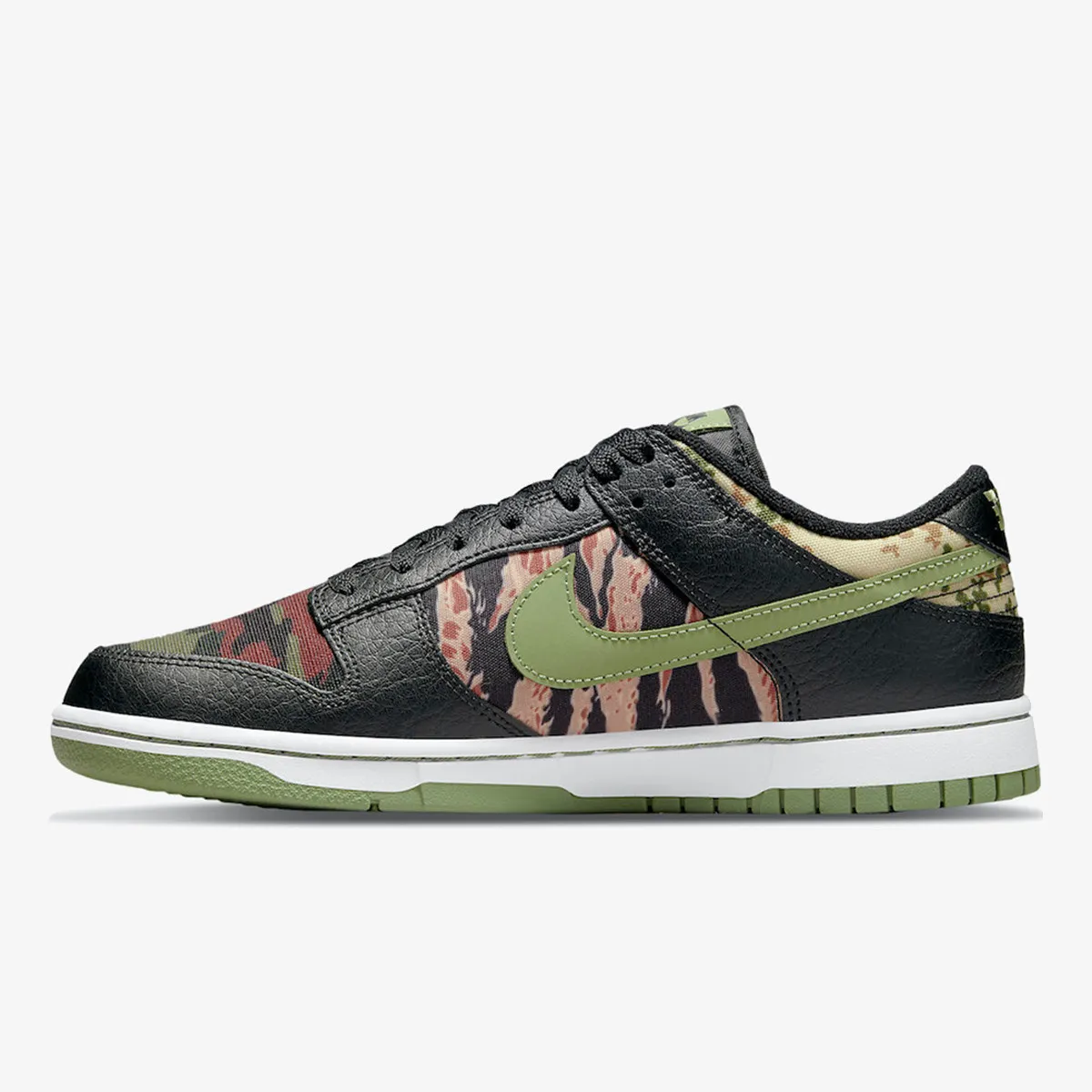 NIKE DUNK LOW SE 