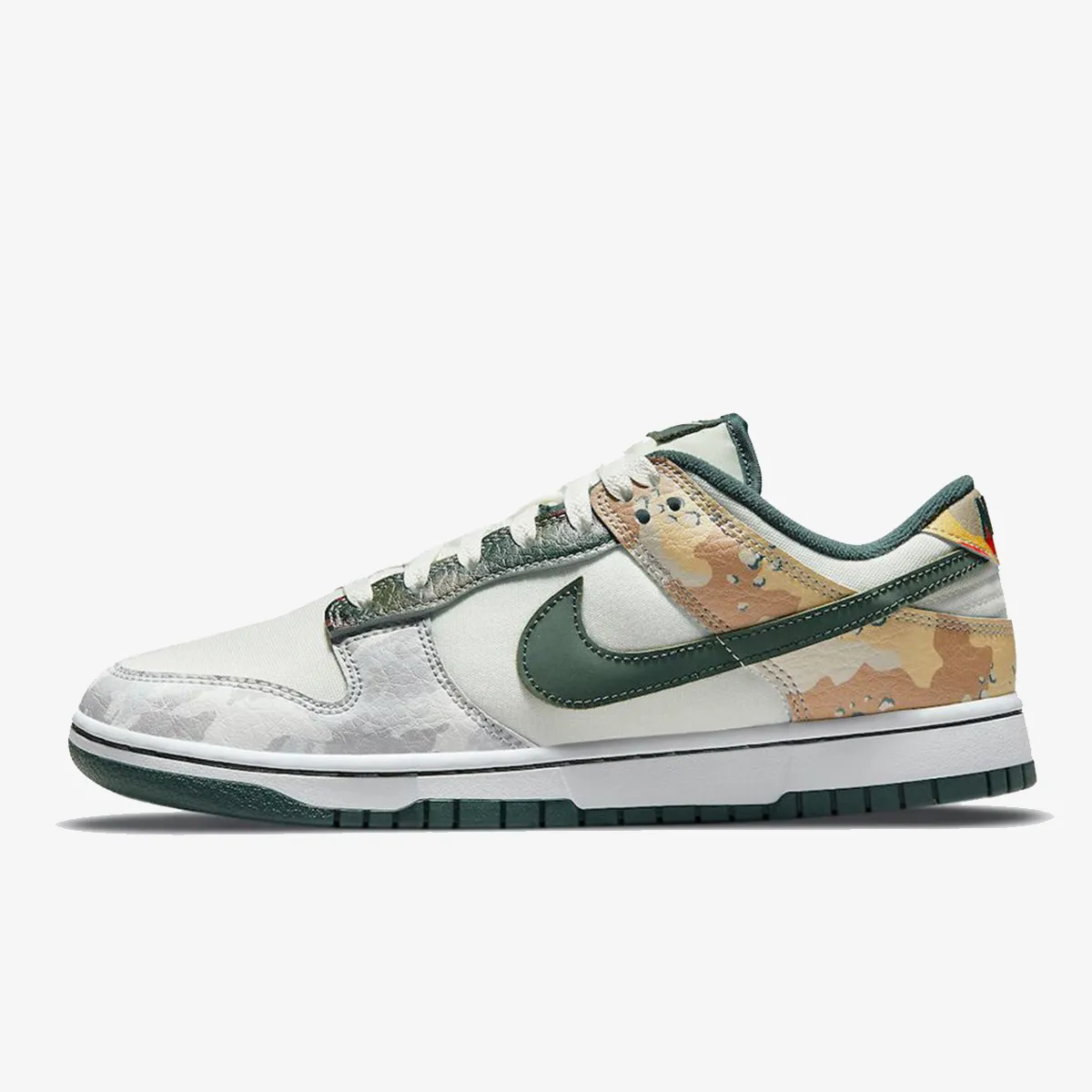 NIKE DUNK LOW SE 