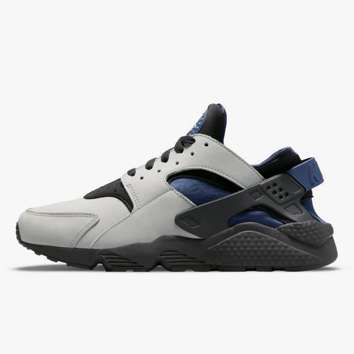 NIKE AIR HUARACHE LE Tike.si