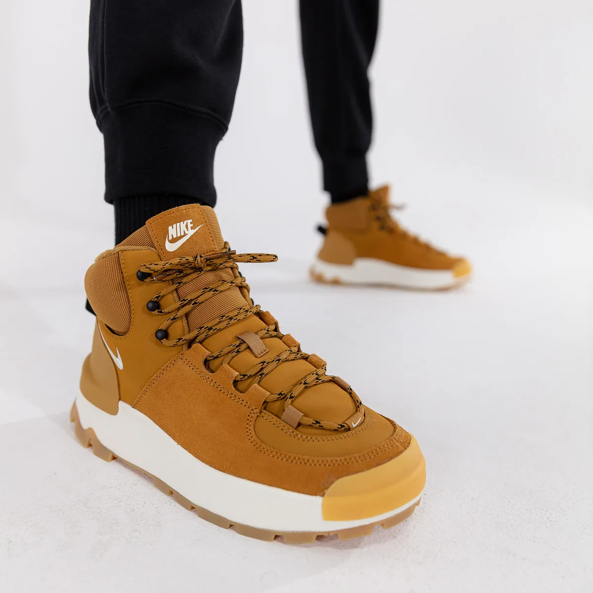 NIKE CITY CLASSIC BOOT 