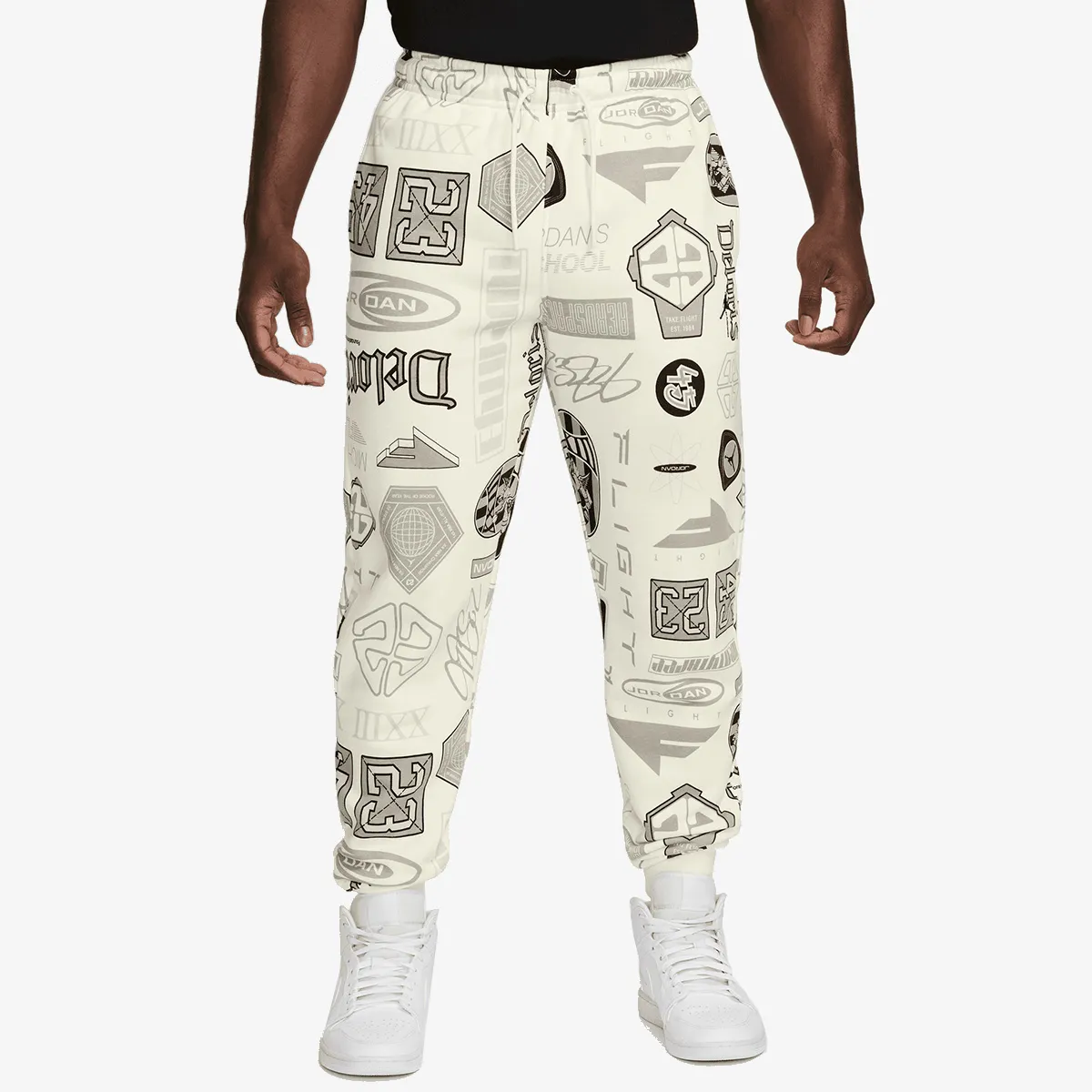 M J ESS AOP FLC PANT 