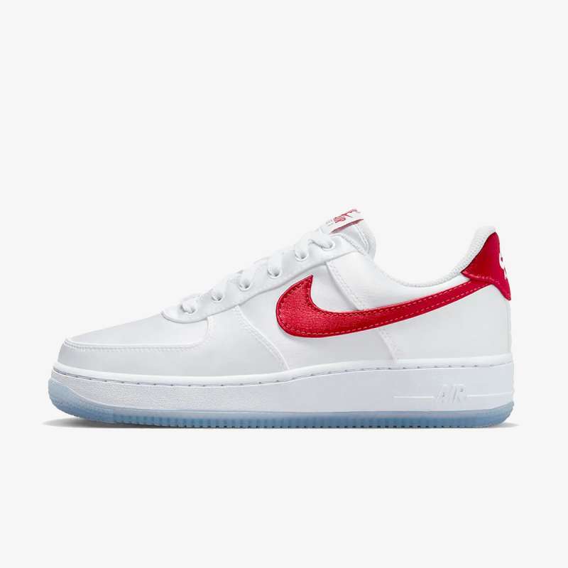 W AIR FORCE 1 '07 ESS SNKR 