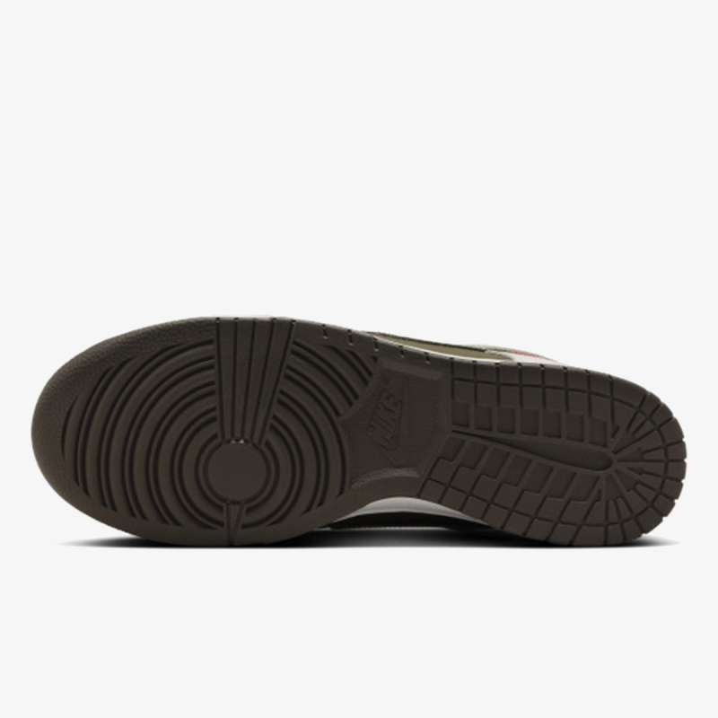 NIKE DUNK LOW RETRO BTTYS CN 