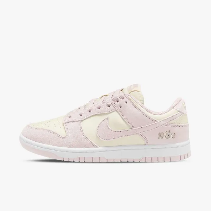 WMNS NIKE DUNK LOW SE 
